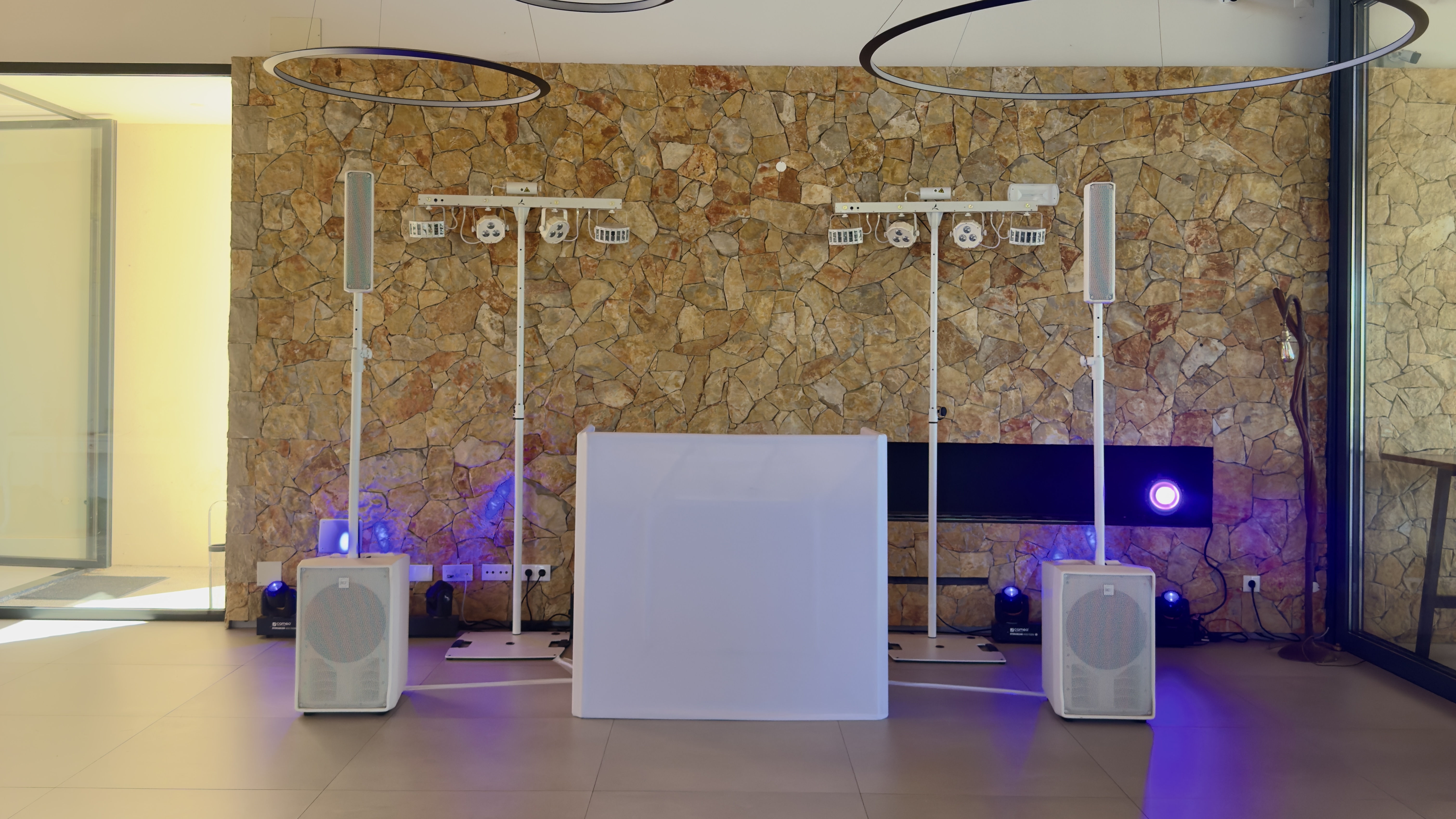 Quinta do Canhoto, Adega wedding sound system, lighting and DJ equipment hired from Vibe-Algarve